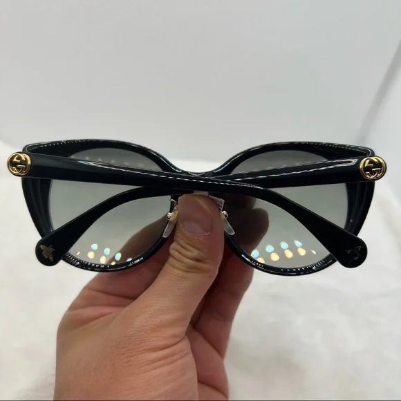 Gucci Sunglasses New Authentic Classic Black Cat-eye Sunglasses display picture 2